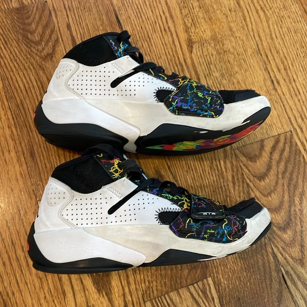 Boy’s Jordan Zion 2 Noah White Black Multi-Color (TD) Sneakers. Size 6Y.